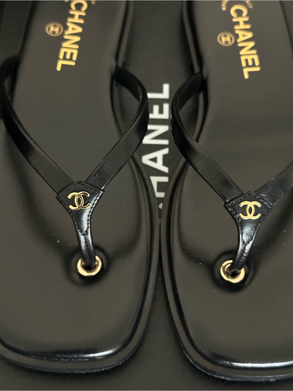 Chanel 2026 Metiers D’Art black thongs sandals shoes EU40 US9 - Picture 2 of 9